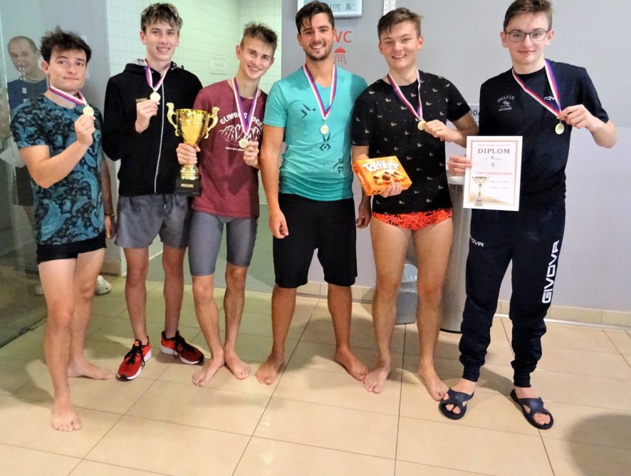 Družstva plavkyň i plavců si vybojovala účast na republikovém finále