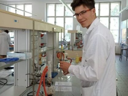 iDNES.cz: Uspěl v soutěžích od chemie po astronomii, nadaný student míří na Cambridge