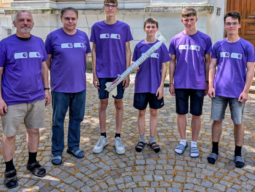 Poděkování Tiskárně LD.PRINT za trička pro náš "raketový tým"