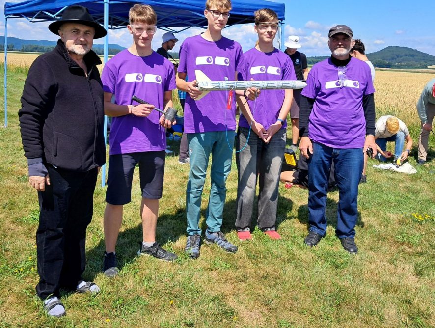 Czech Rocket Challenge – tým IKSDÉ si doletěl pro zlato!