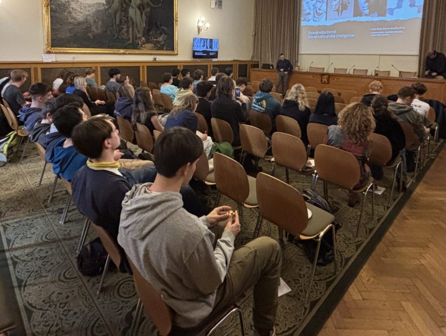 Studenti na konferenci 100vědců