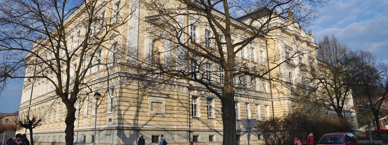 Úřední hodiny o prázdninách – každou středu  8:00 – 12:00